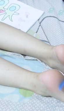【把玩】把玩黑丝脚下的嫩组