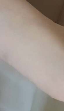 小姐姐运动鞋里的原味白袜裸足的醇香tian吃